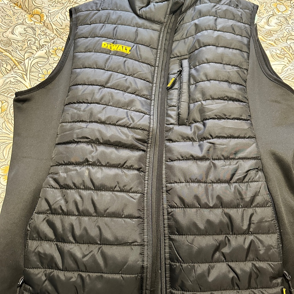 DeWalt Black Quilted Vest